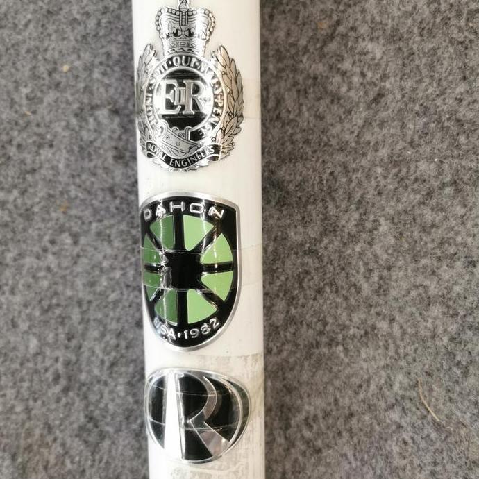 emblem sepeda premium original dahon mustang