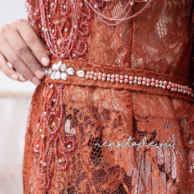 Diskon Kebaya Pengantin, Aira | Kebaya Broklat Ekor + Slayer (Lepas Pasang)