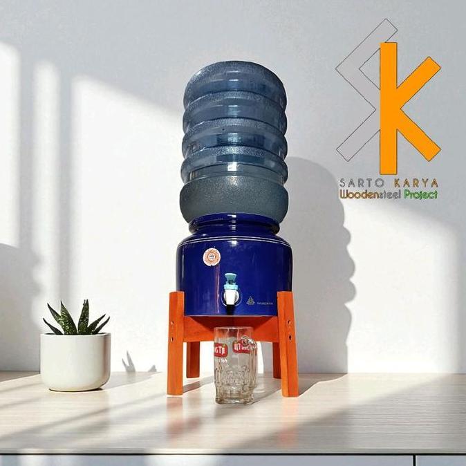 Jatipusma8 - SARTO KARYA Dudukan Galon Stand Galon Guci Dispenser Kayu Mahoni Minimalis Estetik Muat