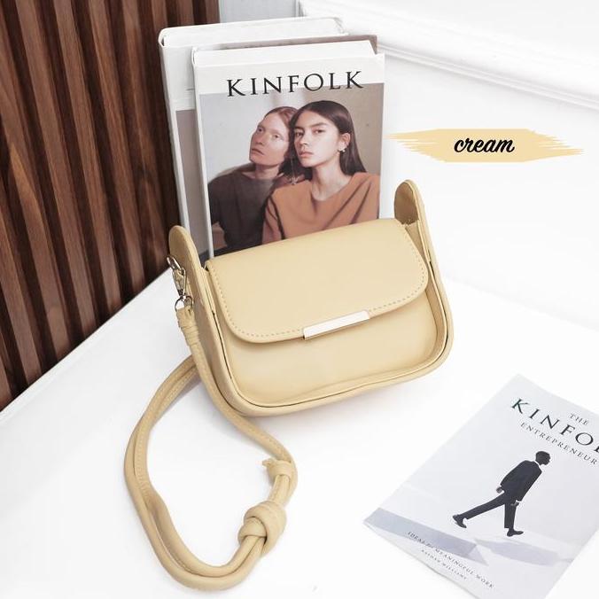 Sling Bag Hana - Tas Selempang Wanita