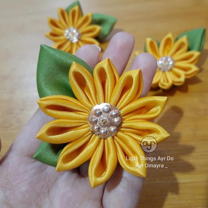 Bunga Sunflower Kanzashi Pita Aksesoris Souvenir Bros Kain Medium 01