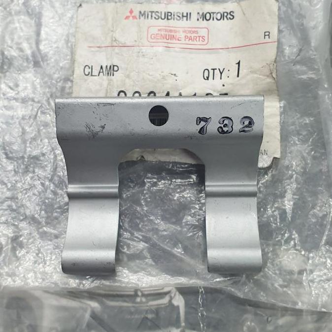 Braket Nozzle Headlamp Washer Asli Mitsubishi Pajero Sport Hemat
