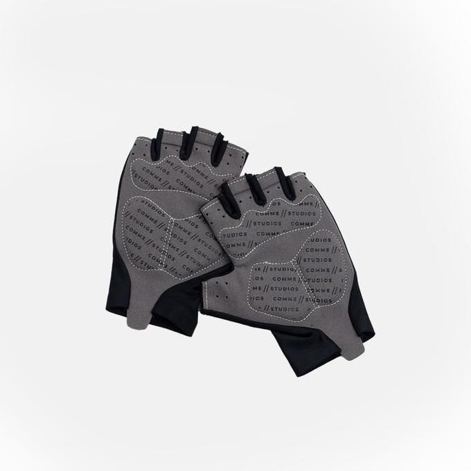 Comme Studios Mitts Black