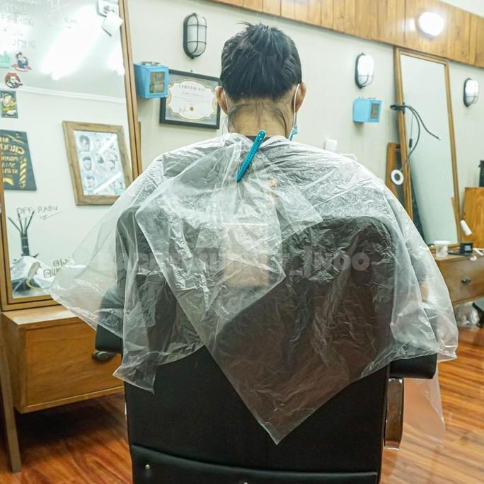 Kurze- Cape Plastik Barber Salon Transparan / Kip Plastik Barber
