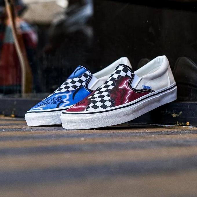 Vans Slip On Custome X Stranger Things Checkerboard Black White/Blue Red Orinal