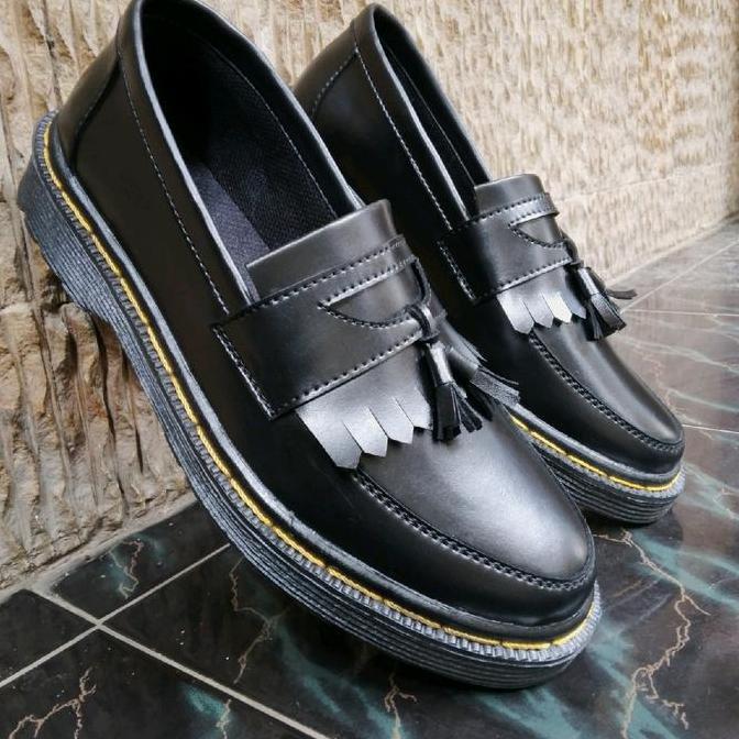 Sepatu docmart loafers adrian tessel Sepatu pria docmart penny  adrian tassel/FREEKAOSKAKI