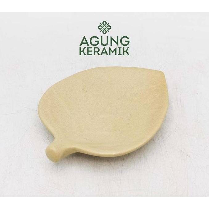 Piring Motif Daun Agung Keramik LA