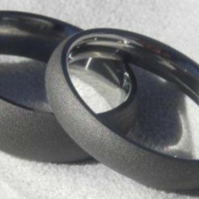 Cincin kawin black Zirconium
