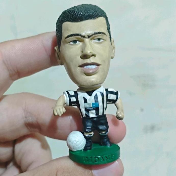 FIGUREPROSTARSCORINTHIANSERIESZINEDINE ZIDANE JUVENTUS 1998SOCCERPLAYERORIGINAL FG75