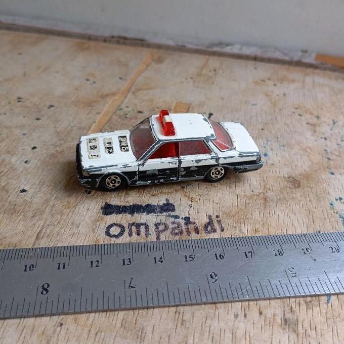 DIECAST TOMICA MOBIL NISSAN CEDRIC MADE IN JAPAN CS99