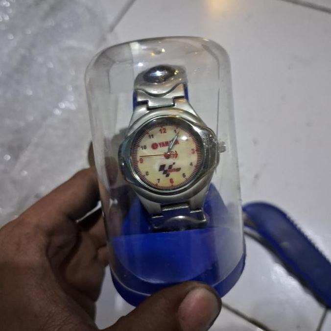 MERCHANDISE JAM BRIETLING SWISS FEAT YAMAHA MOTOGP ORI NOS KONDISI PENYIMPANAN BAGUS. CAKRA