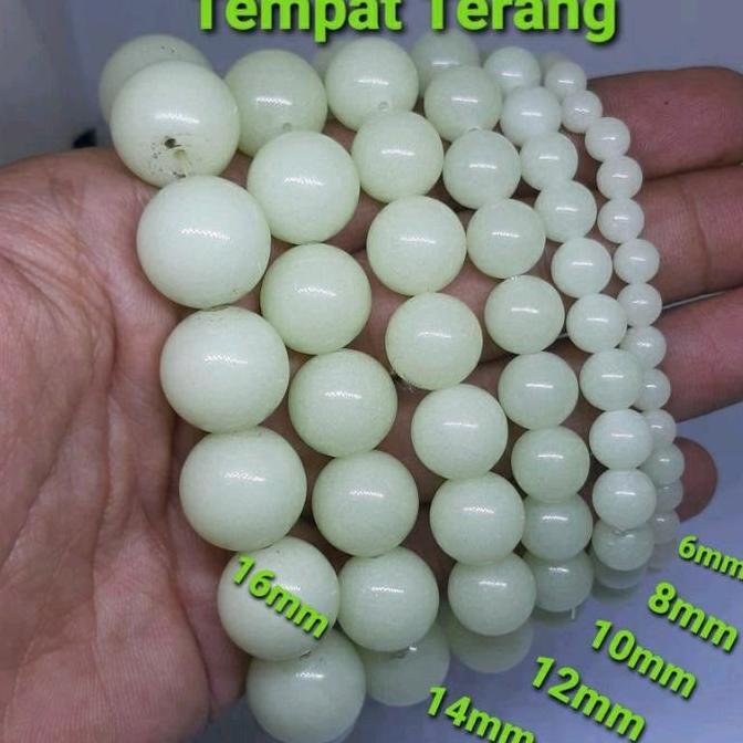 Gelang Batu Pospor Menyala  Di Tempat Gelap