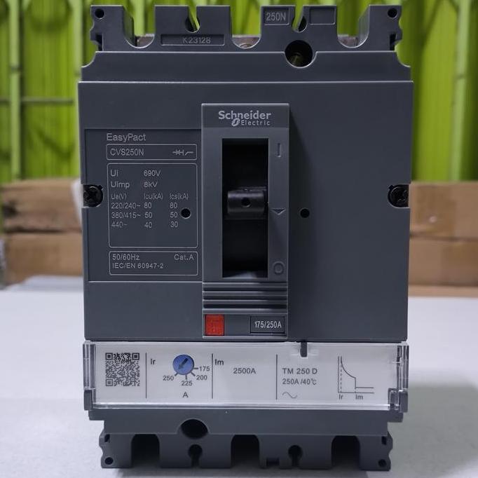 verazoo / MCCB Breaker CVS250N 3P 250A TM250D 3Pole CVS250N 3Phase 250A LV525453 Diskon
