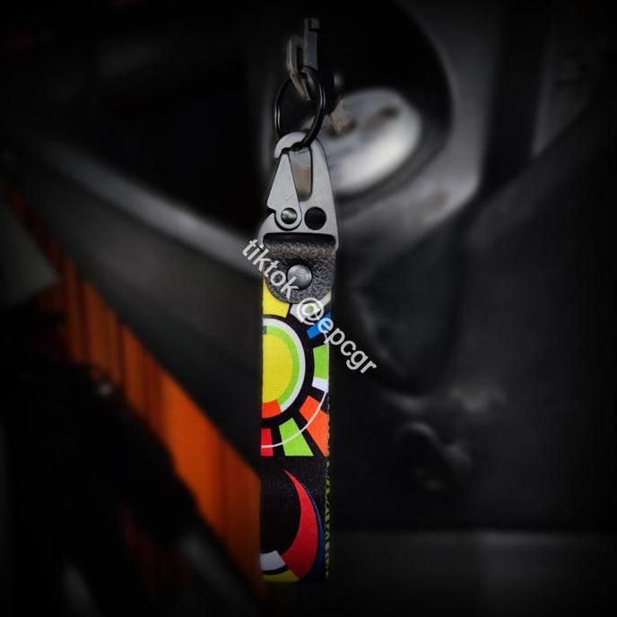 GANTUNGAN KUNCI LIVE MORE VESPA KEYCHAIN SEPEDA MOTOR PREMIUM AKSESORIS PIAGGIO LIVE MORE VESPA MATI