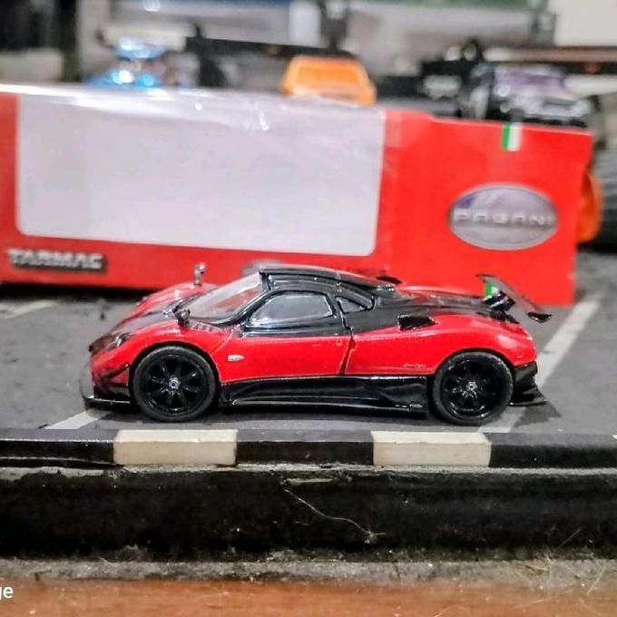 DIECAST TARMAC PAGANI ZONDA CINQUE ROSSO DUBAI AG27