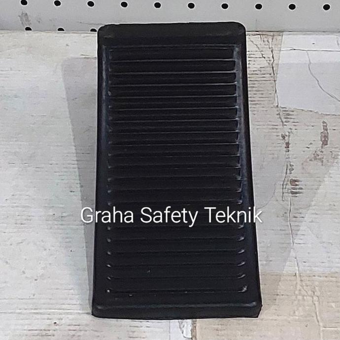 karet ganjal ban mobil besar/rubber wheel chock/pengganjal ban