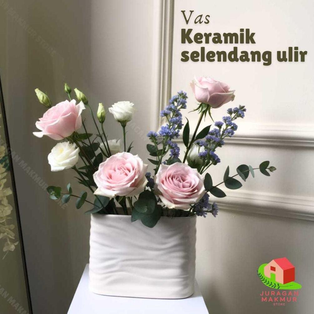 Vas Bunga/ Vas Keramik Selendang Ulir / Vas Keramik Warna Putih Gading Vas Model Oval Tinggi