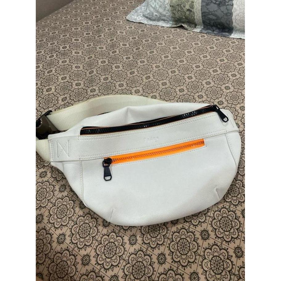 Pedro Sling Bag / Waist Bag Putih Pria - Tas Praktis dan Stylish untuk Sehari-hari - Desain Simpel d