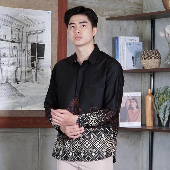 Swipe Up Kemeja Batik Pria Katun Slimfit Modern Lengan Panjang Motif Kresna Black