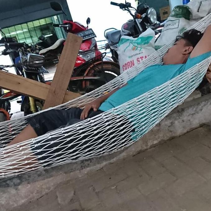 HAMMOCK JARING ATAU AYUNAN JARING