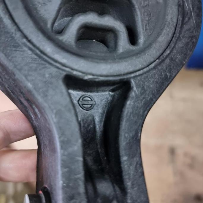 Engine Mounting Kanan Atas Teana L33