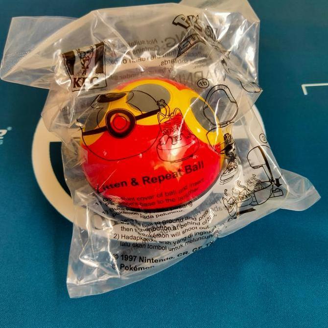 mainan - pokemon kfc pokeball litten repeat ball Diskon