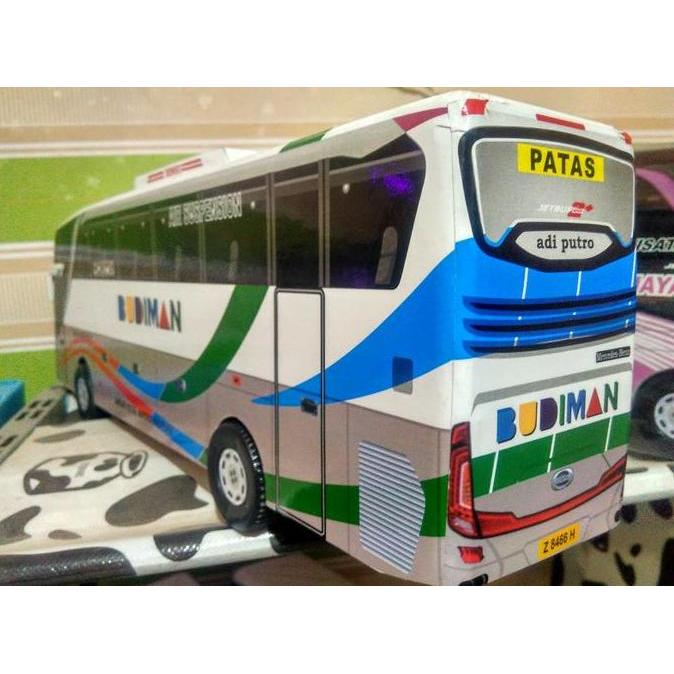 Miniatur bus bis Budiman