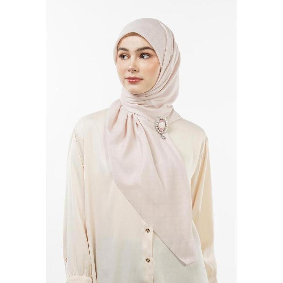 Nada Puspita - Basic Monogram Scarf