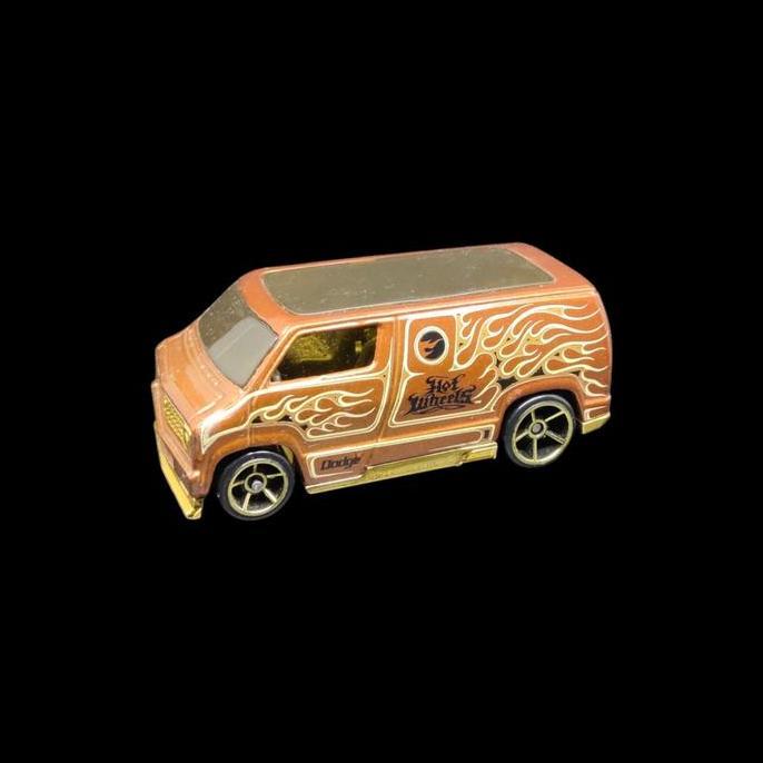 HOT WHEELS CUSTOM '77 DODGE VAN COKLAT SILVER GOLD & BLACK FLAMES API THR TREASURE HUNT REGULAR 2008