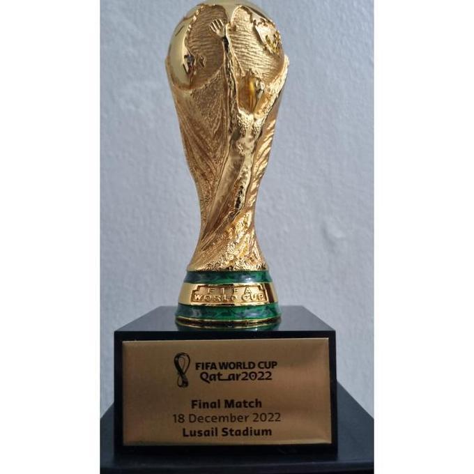 Official merchandise Fifa piala dunia world cup qatar 2022 berat detail warna emas