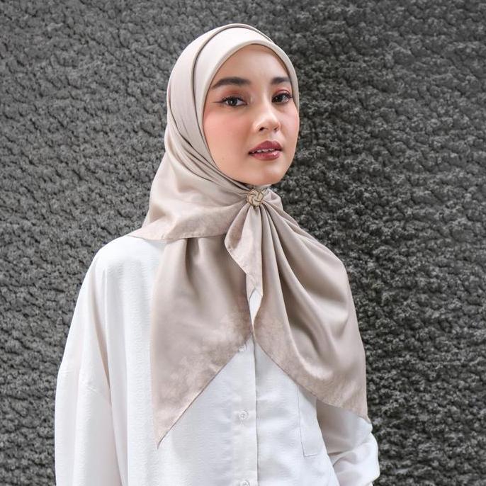 HIjab Motif Segi Empat Deenay Ghina Series