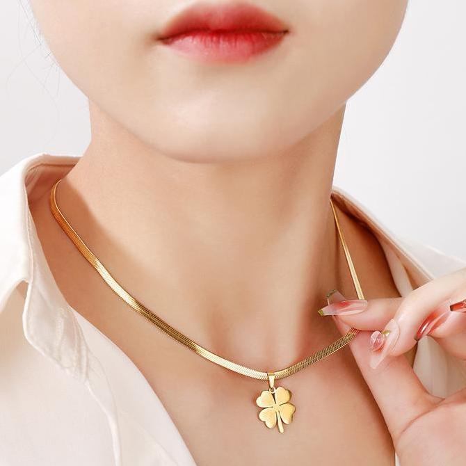 Kalung Lapis Emas 18k  Titanium Kalung Wanita Baja Motif Semanggi Kalung Titanium Anti Karat Model G