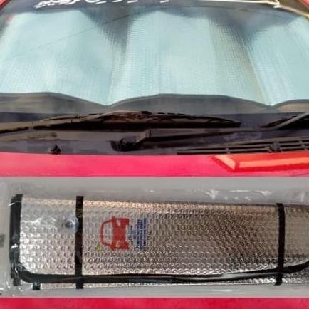 tutup kaca depan mobil
