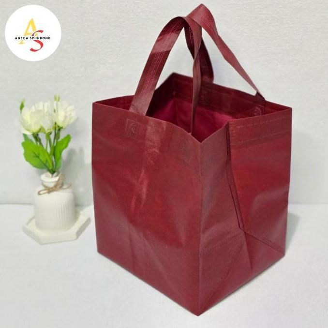 Goodie bag Box bag uk 18 Tas spunbond model mcd ( isi 12 pcs)