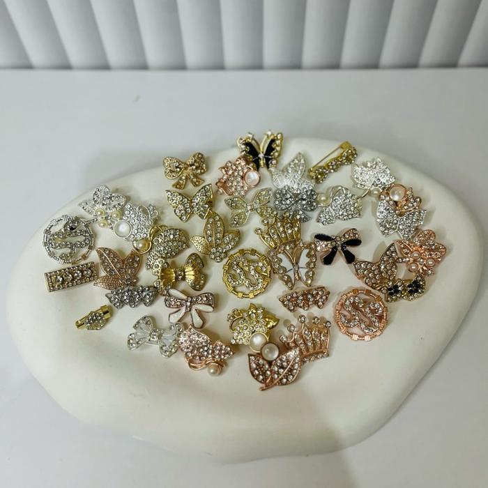 Bisa Cod - Paket Isi 20Pcs Free Wadah Plastik Bros Hijab Dagu Mix Motif Brooch Dada Clips Muslim  Pe