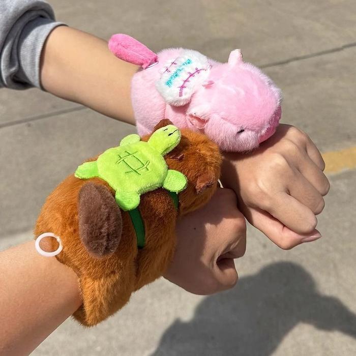 Bisa Cod - Capybara Gelang Kapibara Plush Toys Mainan Mewah Clingy Capybara Plush Wrislet Wristband 