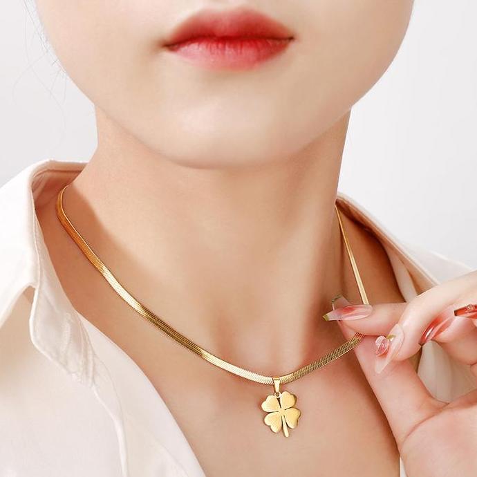 Kalung Lapis Emas 18k  Titanium Kalung Wanita Baja Motif Semanggi Kalung Titanium Anti Karat Model G