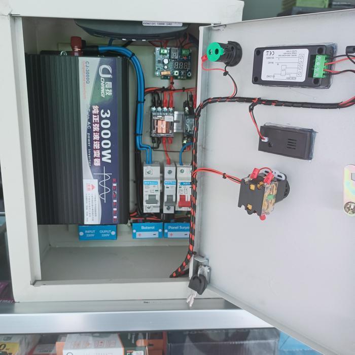 paket lengkap box panel PLTS otomatis 3000W with ATS LVD panel surya