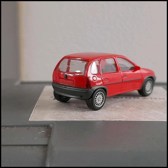 TERLARIS HERPA SKALA 1:87 - OPEL CORSA MERAH (HP111) 