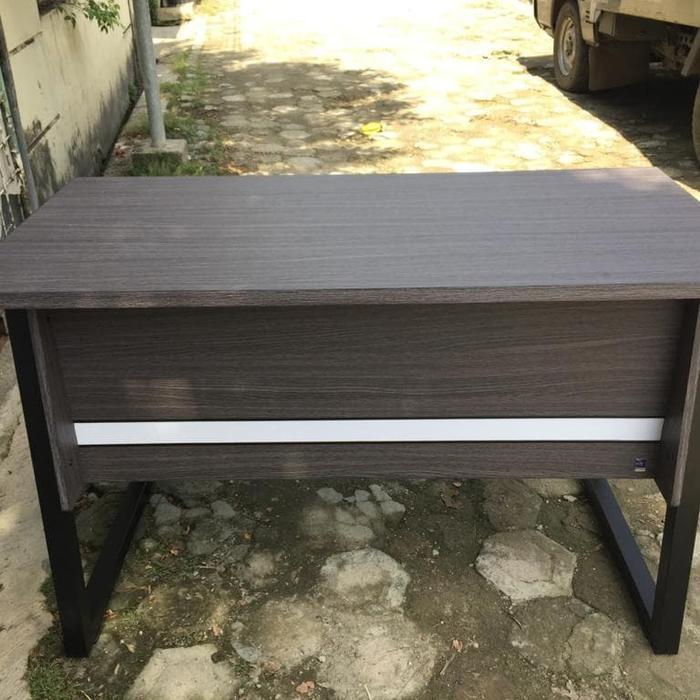 Meja kantor 1/2 biro kaki besi | OT122