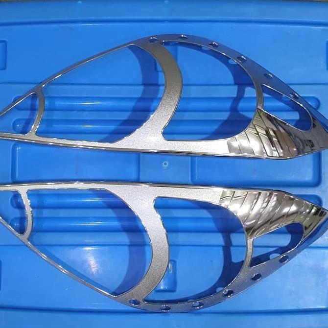Garnish Lampu Depan Lama 2005 Innova 2005-2011