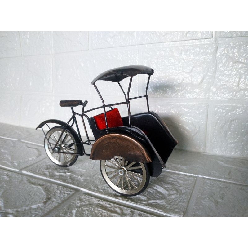 Miniatur Becak Dari Besi Hiasan Dan Pajangan Dinding