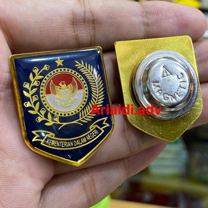 New  pin kemendagri pin logo kemendagri kuningan magnet