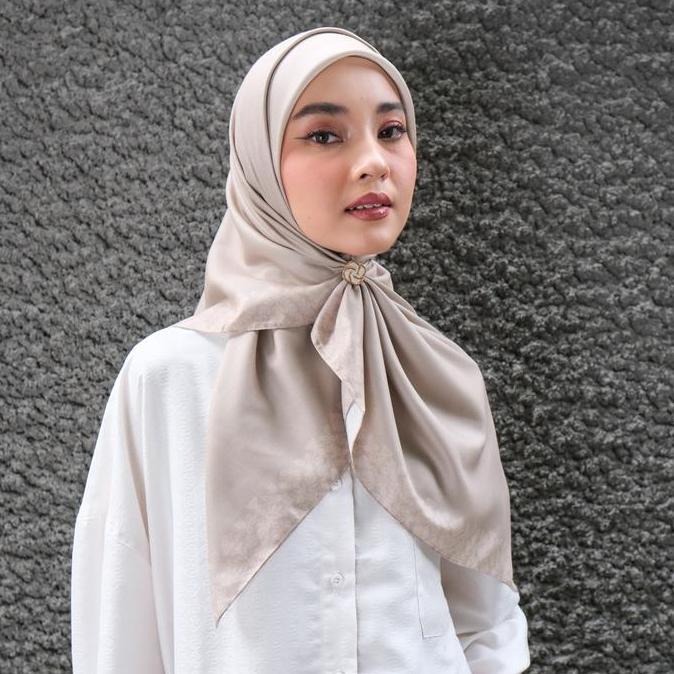 PROMO DISKON - HIjab Motif Segi Empat Deenay Ghina Series