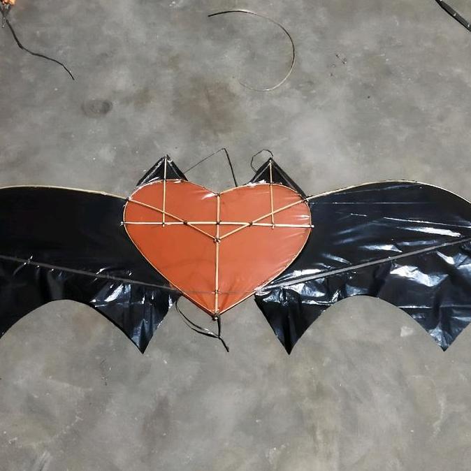 layangan love bersayap sudah tes terbang ukuran 125cm