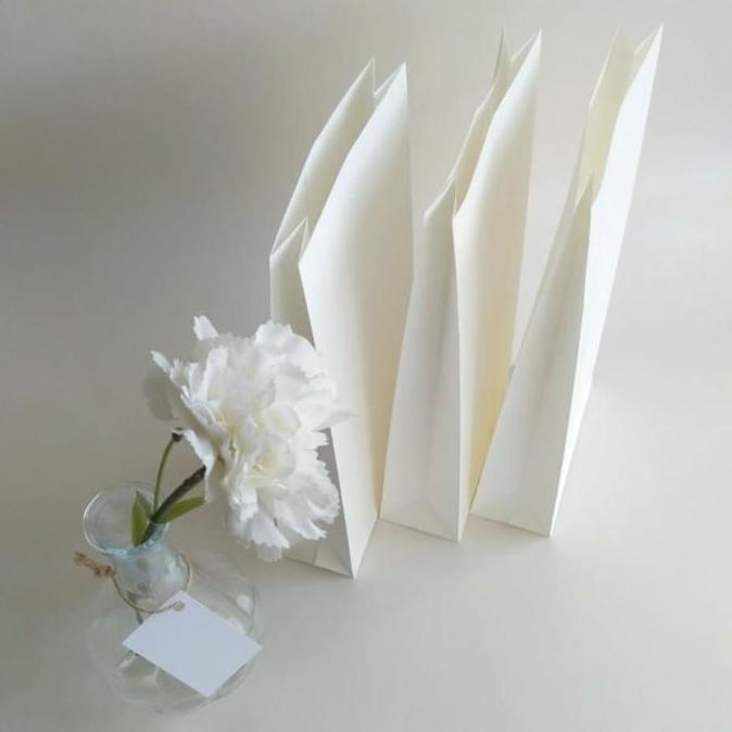 BASIC PAPERBAG PREMIUM WHITE: MEDIUM (M) WHITE SAMSON 140gr