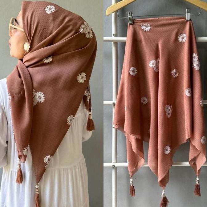 Vorgez- Jilbab Segi Empat Bella Square Tassel Motif Bunga Daisy Termurah - Voal, Muslim Cantik Polyc