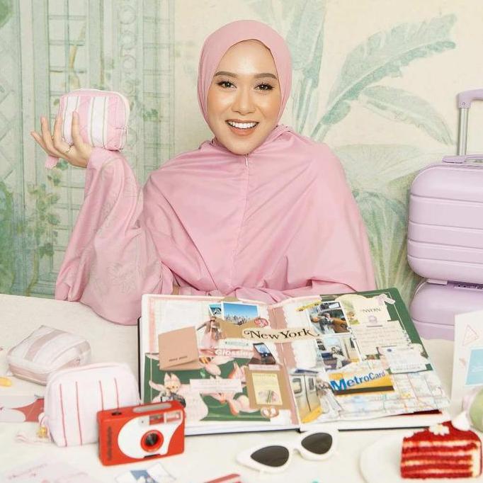 Lozy Hijab - Shadira Prayer Set (Mukena Set Travel Mini Pouch Parasut Lozy X Shadira Firdausi)