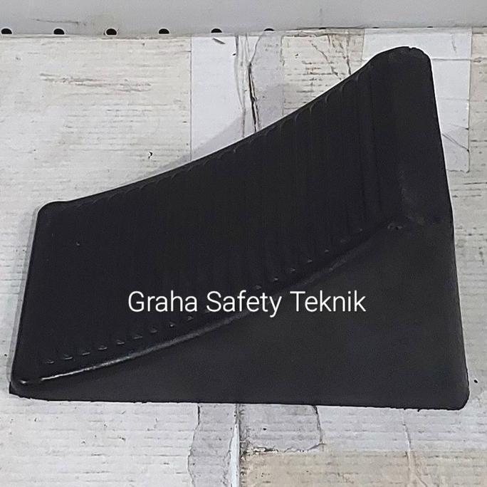 Ready karet ganjal ban mobil besar/rubber wheel chock/pengganjal ban