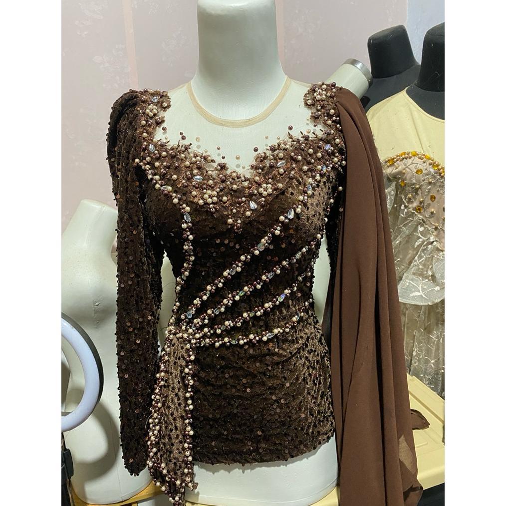 Diskon Kebaya Bludru Squin Hiasan Pita Pinggang Dan Selendang.